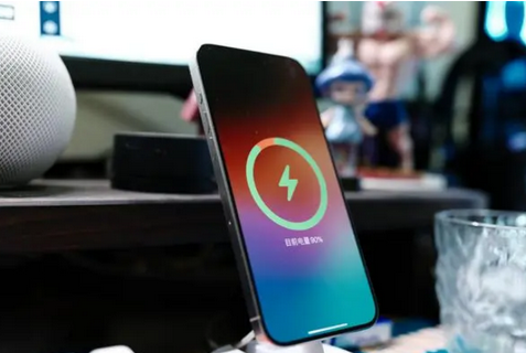 振安苹果15换屏服务分享用什么充电器给iPhone15充电更好 